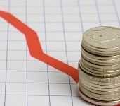 В ожидании просрочки ЦБ снижает ставки
