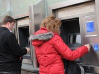 Банки обязали сообщать о комиссии за снятие наличности